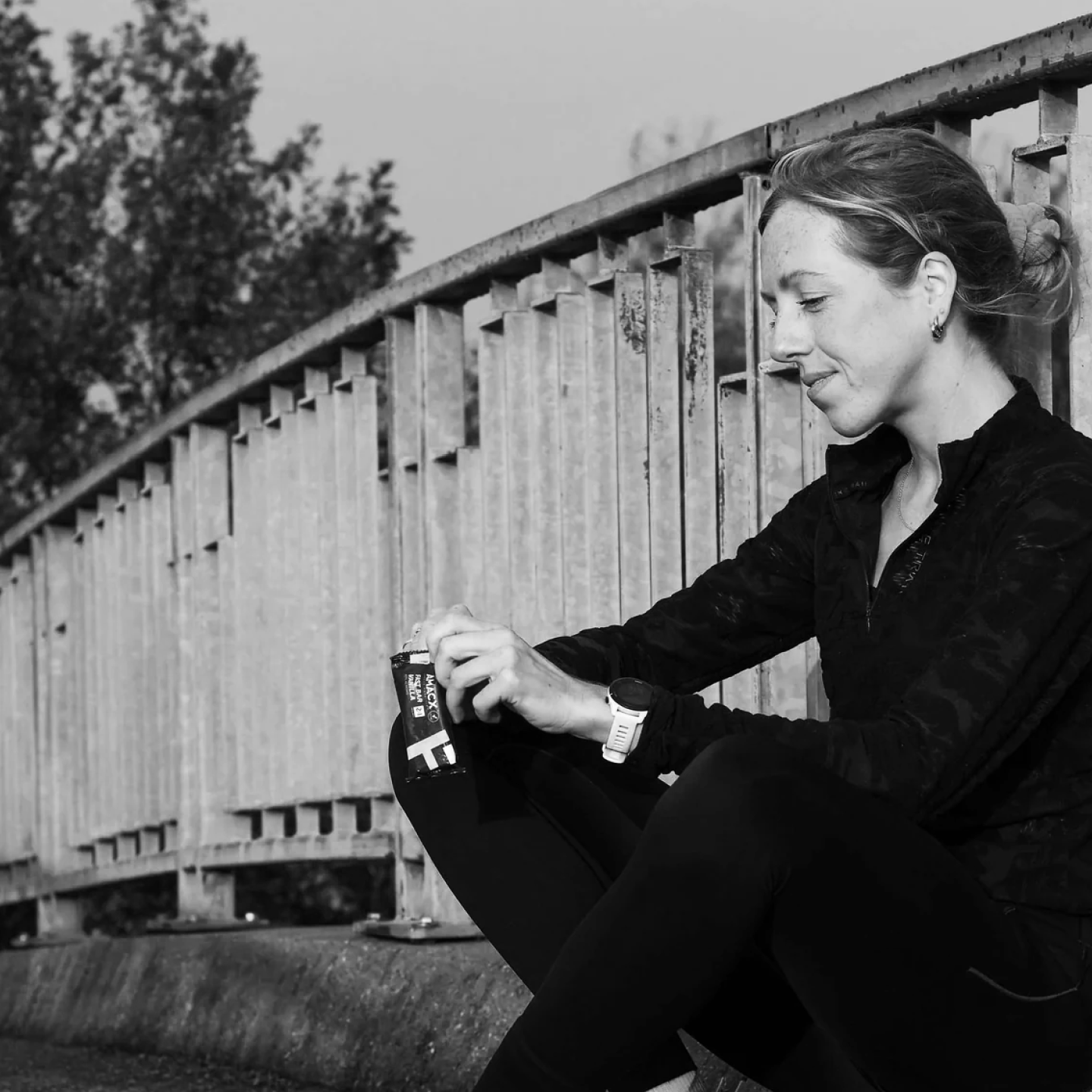 Tijdens het hardlopen is de Amacx Fast Bar een handige compacte energiereep.