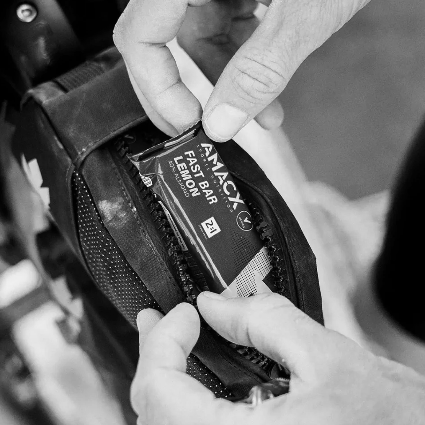 Amacx Fast Bar is een compacte energiereep, handig om mee te nemen tijdens lange inspanningen zoals een triatlon of een toertocht