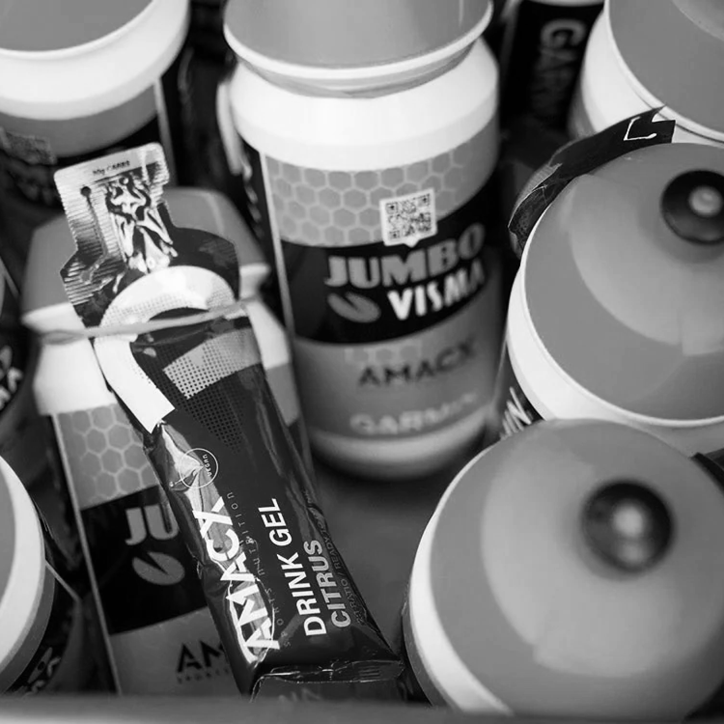 Amacx Drink Gel promofoto tussen bidons