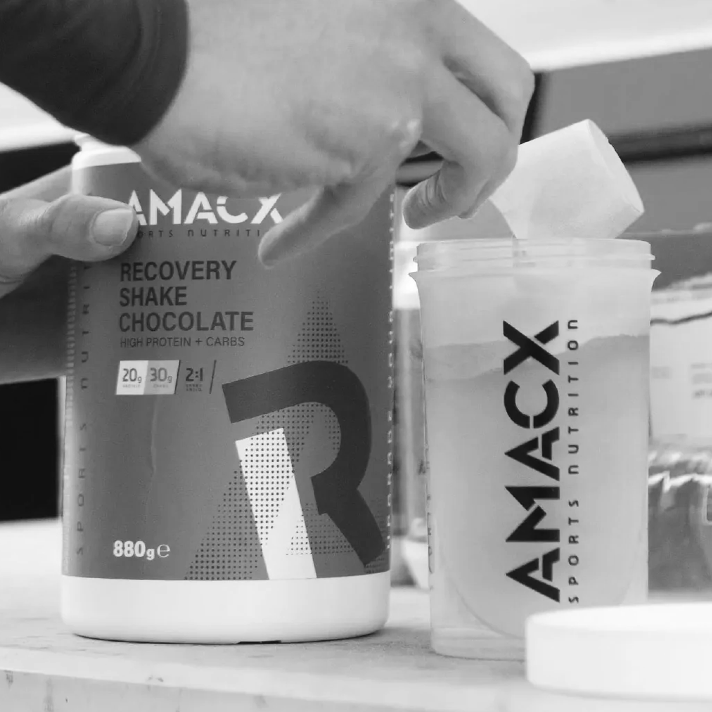 Recovery shake van Amacx smaak chocolate heeft proteïne en koolhydraten. Perfect voor herstel na de marathon